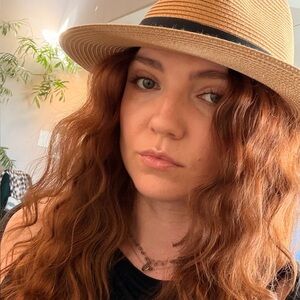 Meet your Posher, Annushka